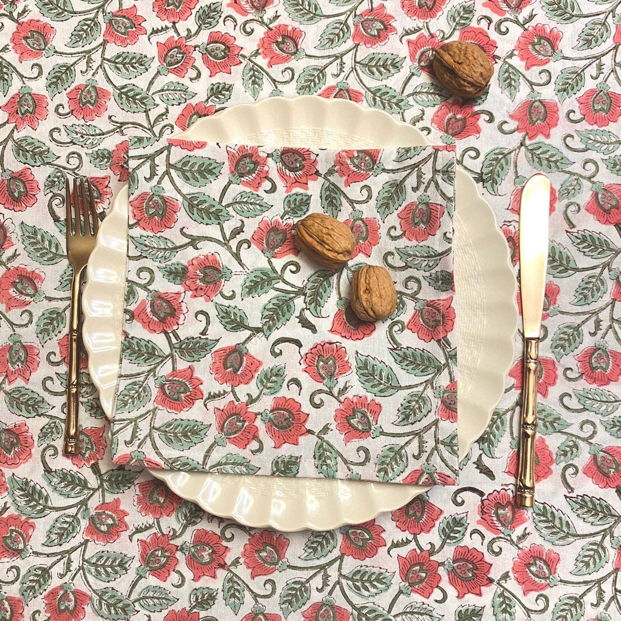 Table Linen Set in Coral Flower 220 x 220 cm