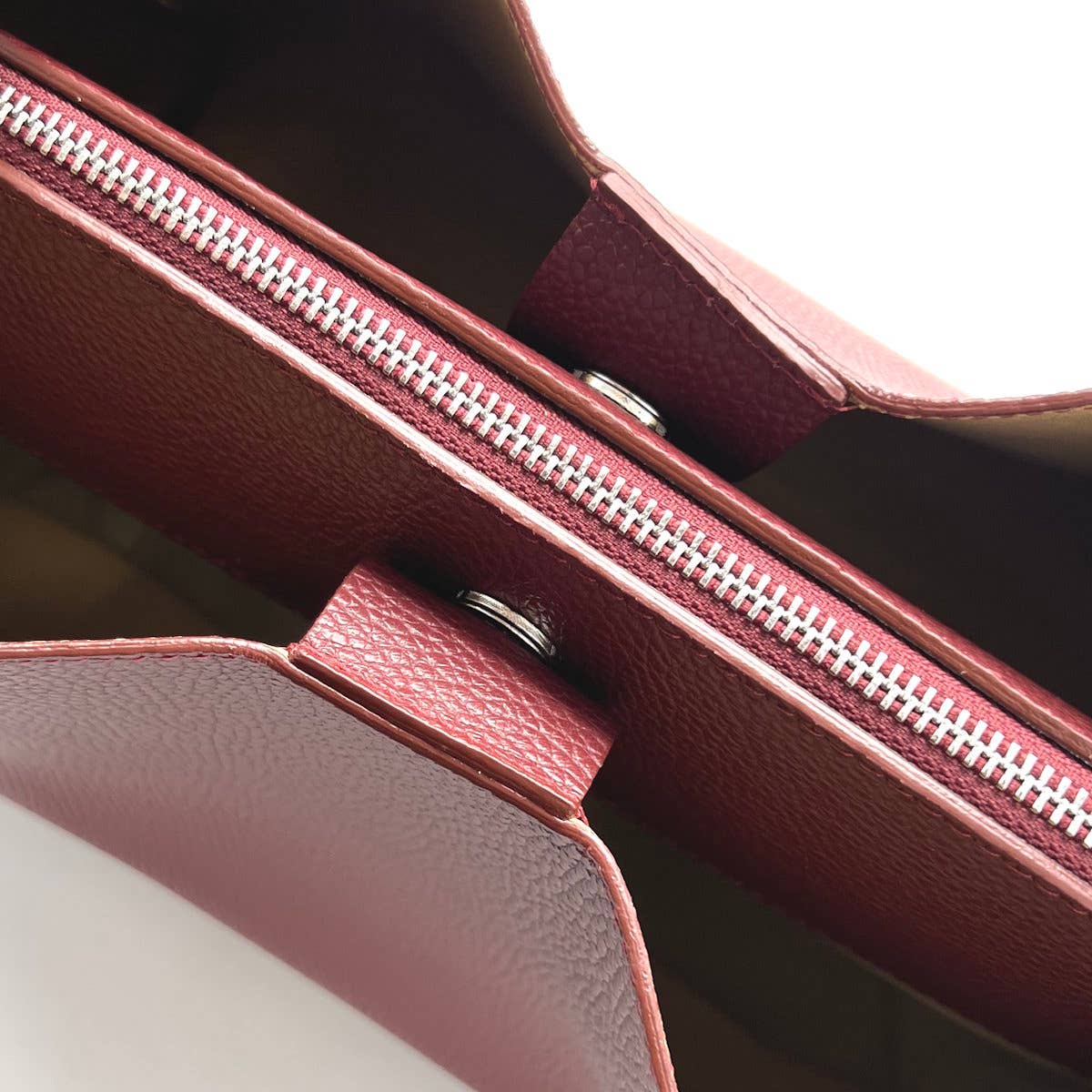 Leather Shoulder Bag in Bordeaux